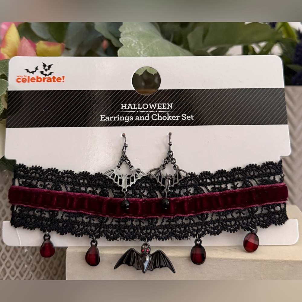🆕🦇 CELEBRATE HALLOWEEN “BATS & BLING” EARRINGS & CHOKER SET. BRAND NEW! CUTE!